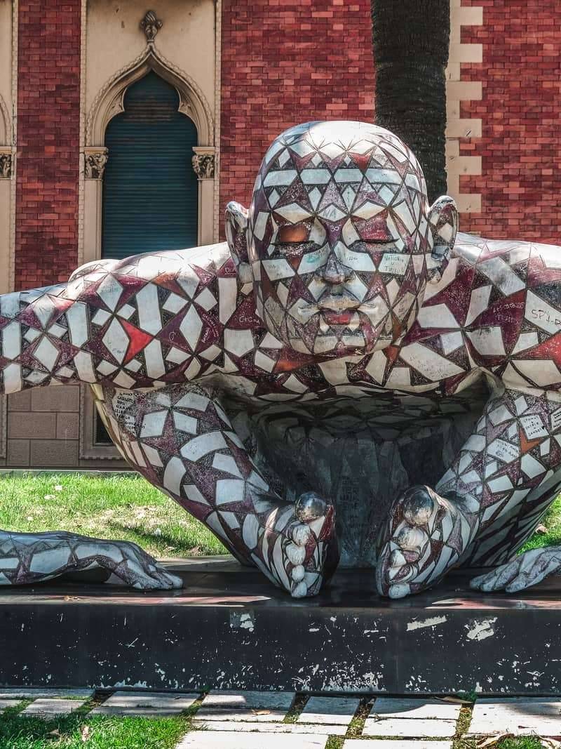 Statua di Rabarama sul lungomare Falcolmat&agrave;