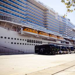 Foto di una nava da crociera attraccata al Porto d Messina