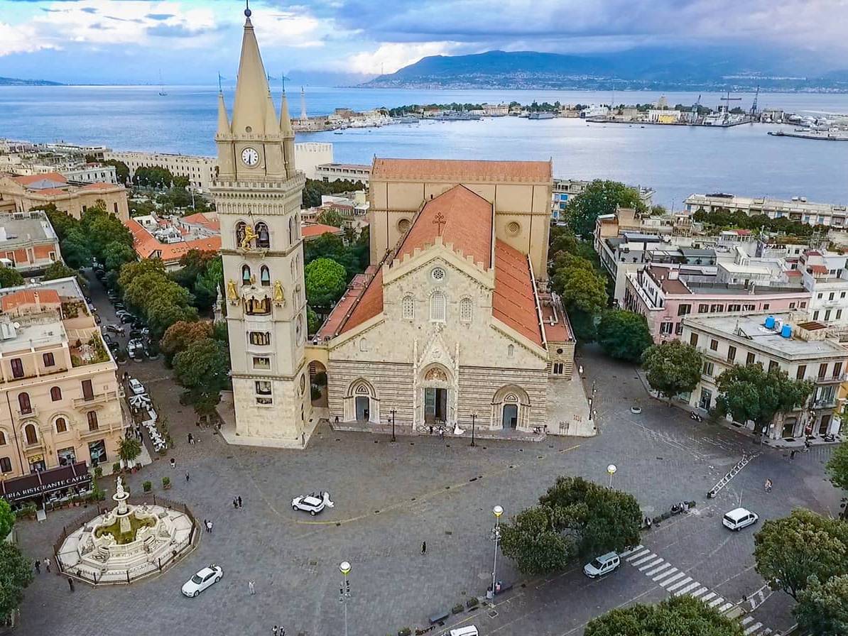 Vista del Duomo e del Porto di Messina dall'alto